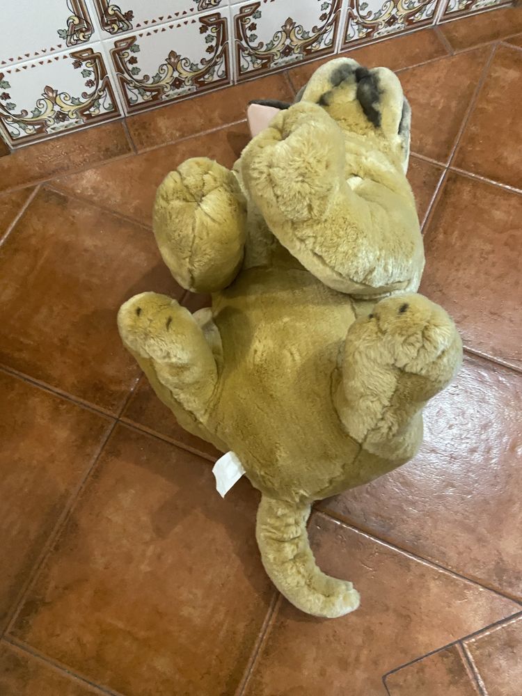 Cap em peluche buldog