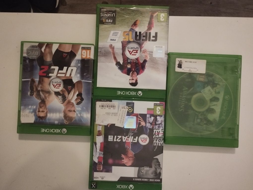 XBOX One + 2 comandos + 4 jogos