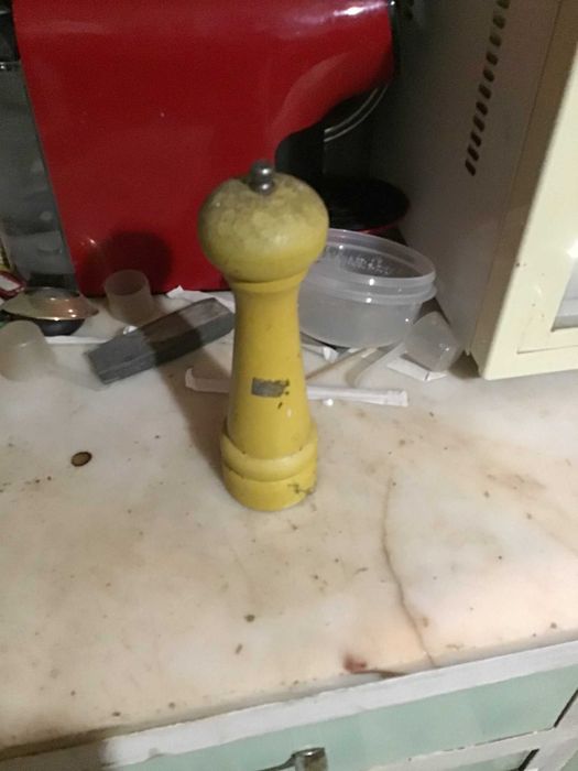 moedor de pimenta amarelo