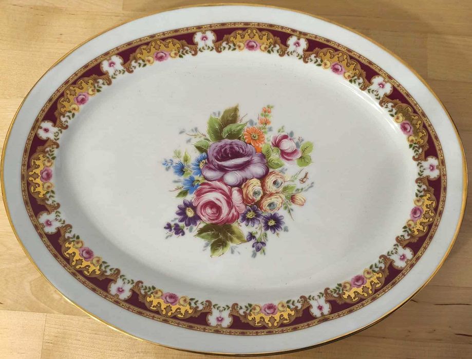 Bule com prato em porcelana.