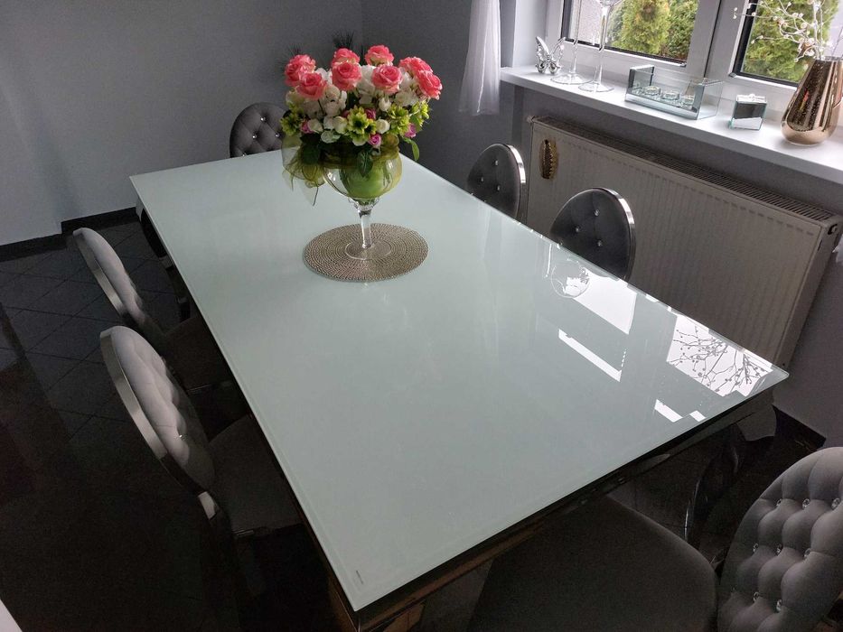 Nowoczesny Stół Glamour z 8 Krzesłami – Elegancka Kompozycja do Salonu