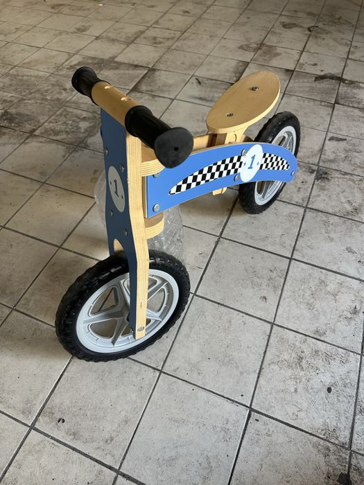 Bicicleta madeira sem pedais