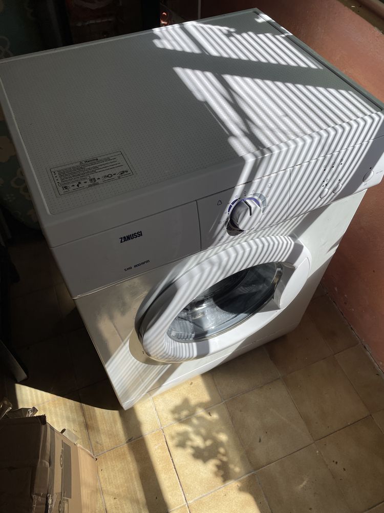 Máquina de lavar Zanussi 5kg 100€