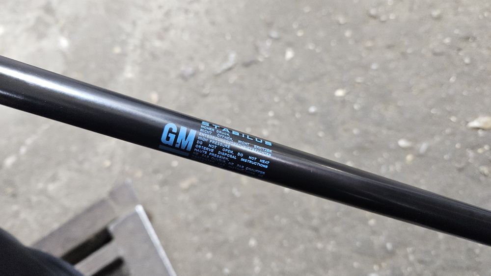 Siłownik maski pokrywy silnika opel insignia a oryginał gm