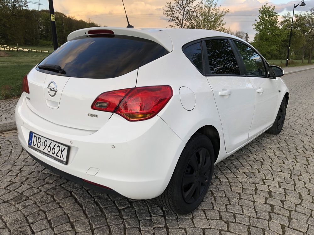 Opel Astra J 1.7 Cdti Sprowadzona Zarejestrowana w Polsce