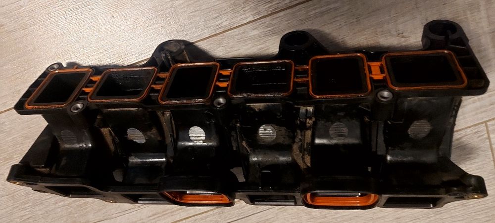 Колектор впускний Volkswagen Touareg NF 2012 -2017 р.3.6 бензин