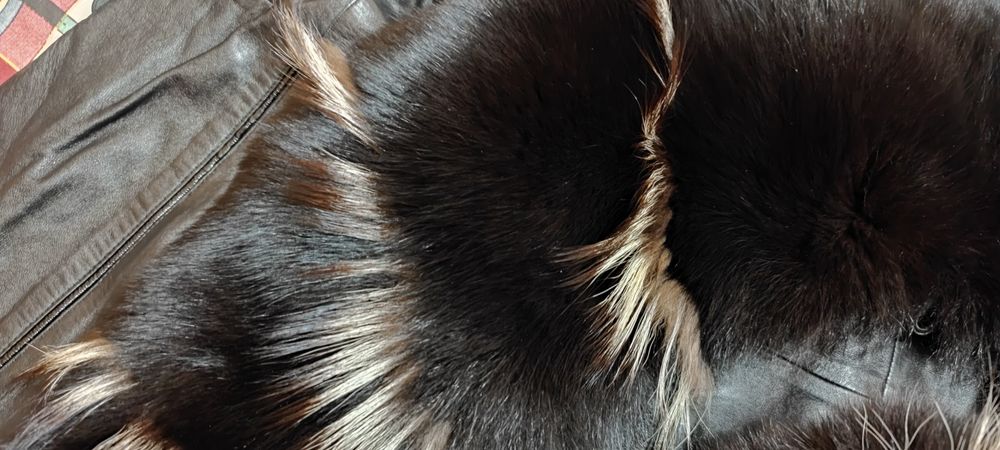 Женская зимняя кожаная куртка