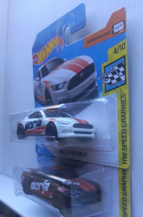 Hot wheels conj 2 - 2015 ford mustang GT