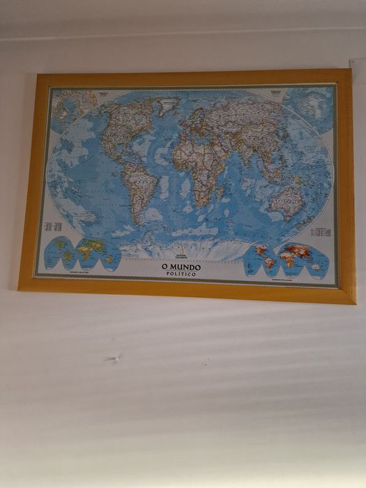 Quadro com planisfério