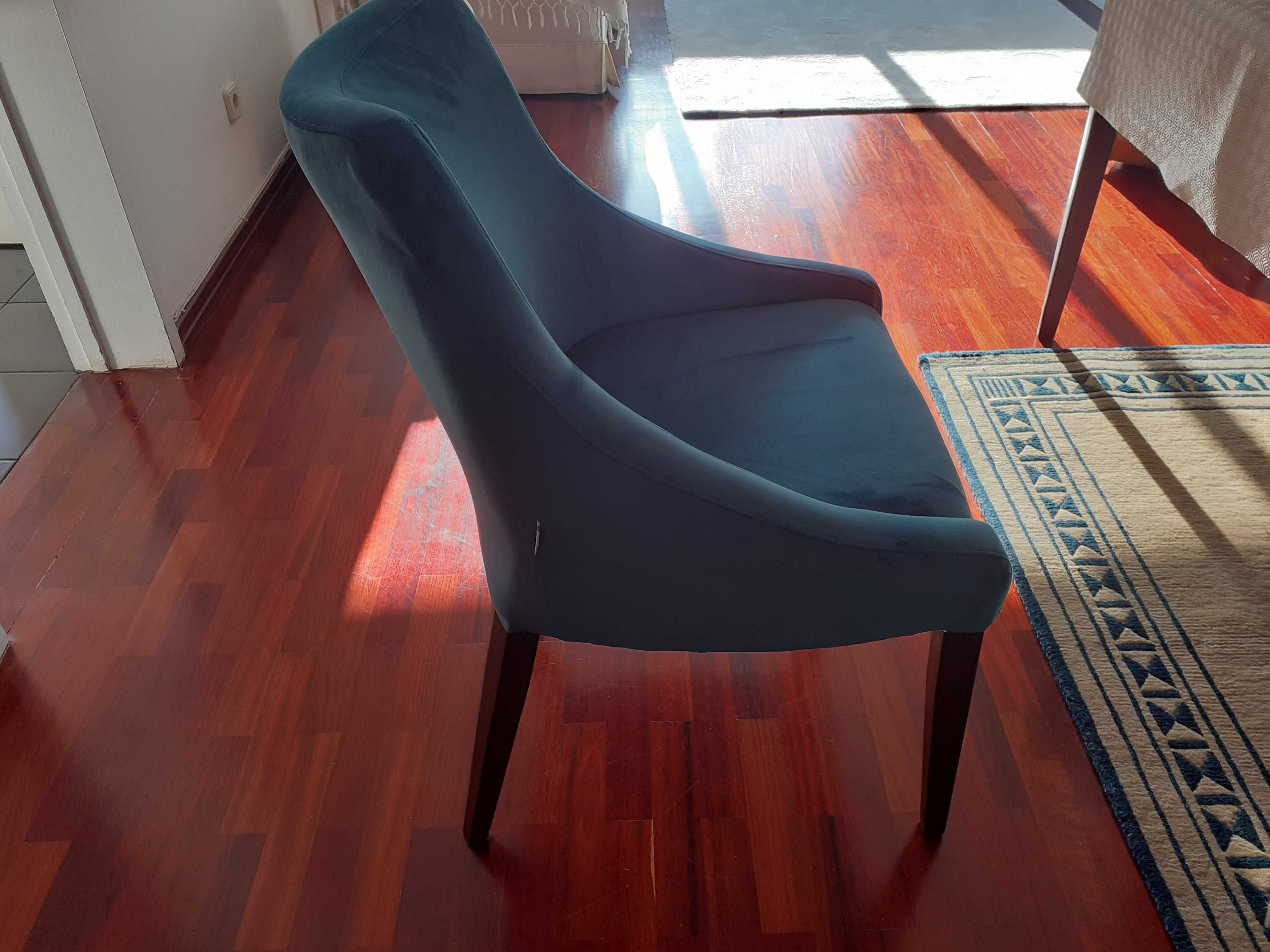 Excelente negócio: conjunto mesa jantar Kare Design