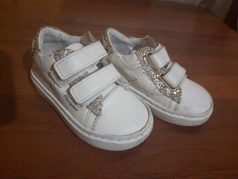 Дитяче взуття /кросівки