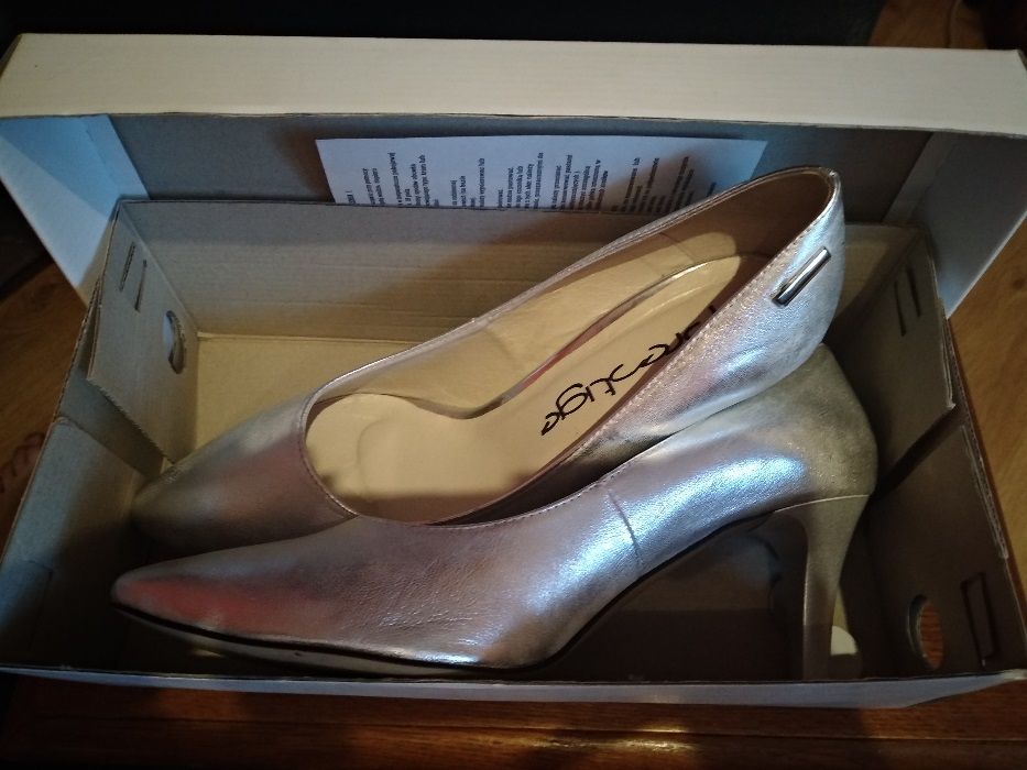 Nowe skórzane baleriny rozmiar 38