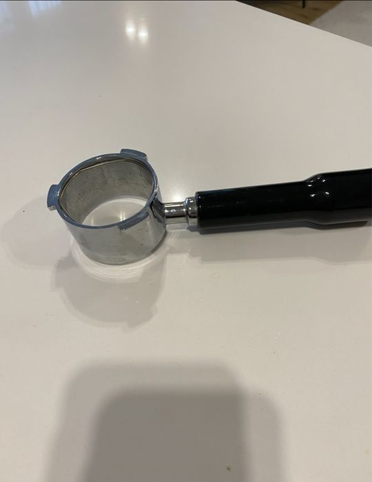 Ріжкова кавоварка еспресо Delonghi Dedica EC 785.BG