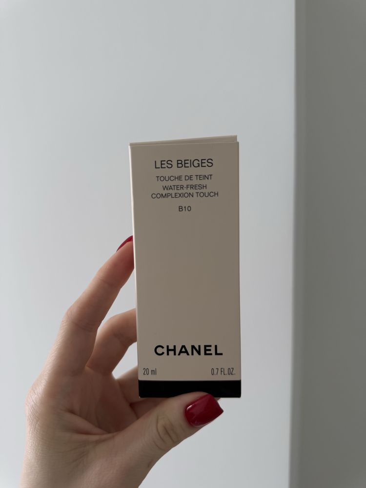 Тональна основа Chanel