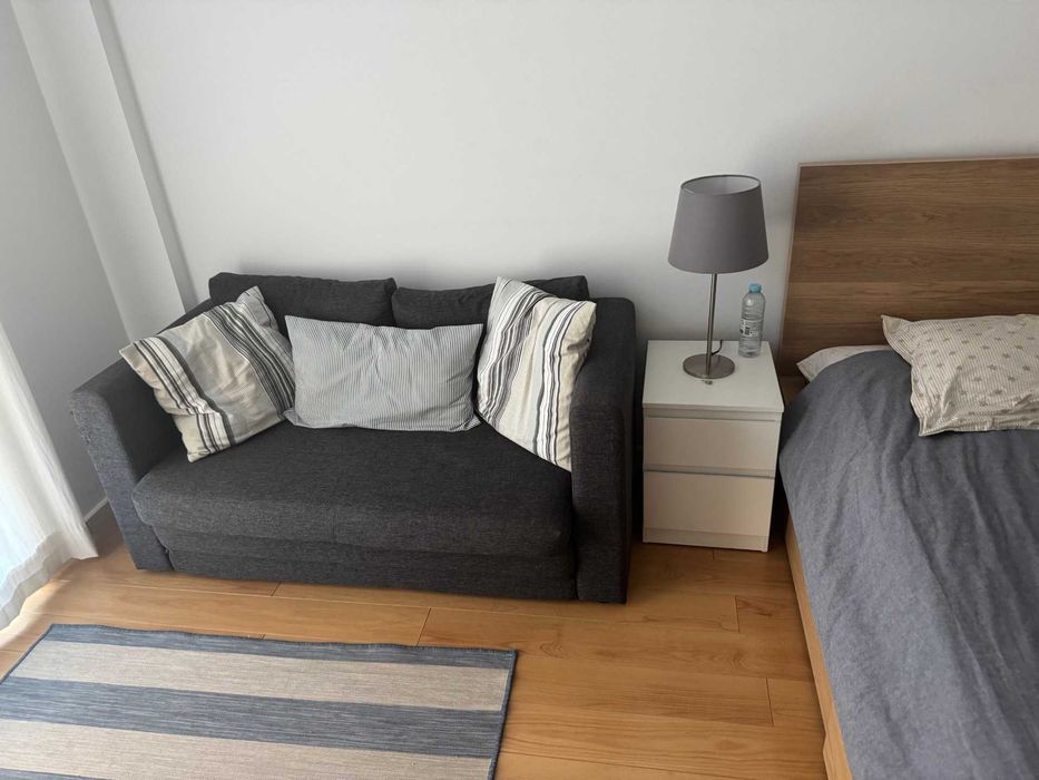 Mobilia de Quarto com Cama / Secretária / Sofá / Cadeira