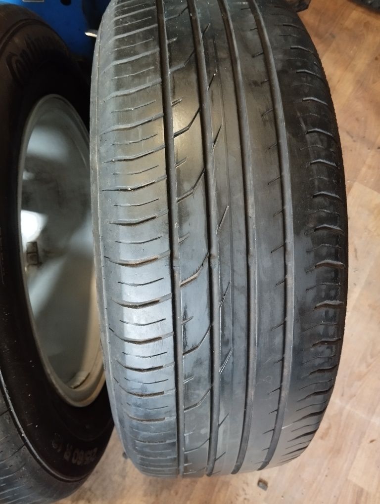 Пара літніх шин Continental 215/60/16