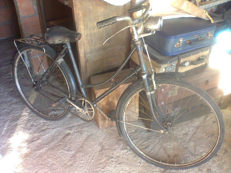 pasteleira senhora antiga