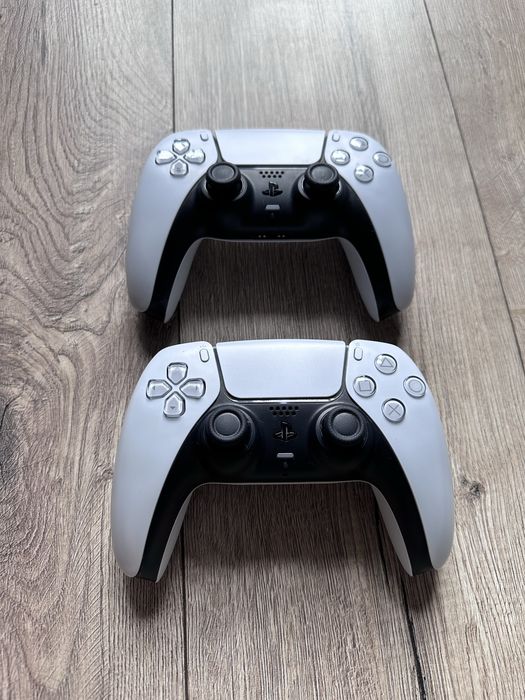 Playstation 5 (825 GB) + 2 pady Dualshock 5 + zestaw gier