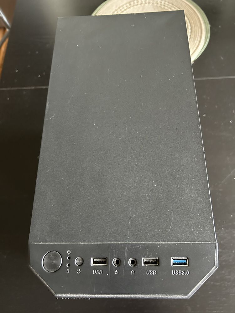 Komputer stacjonarny, GTX750ti, Intel Xeon, 8GB RAM DDR3