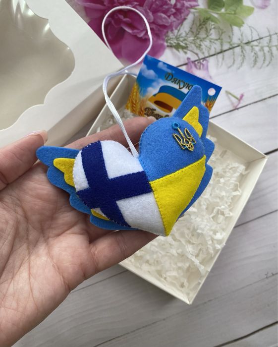 Подарунки за кордон/Брелоки з символікою будь-яких країн світу