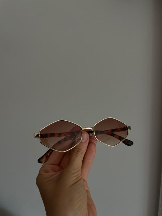 Sprzedam  nowych okularów przeciwsłonecznych dla kobiet 
przeciwsłonec