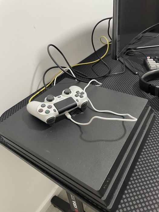 PLAYSTATION 4 PRO 1TB