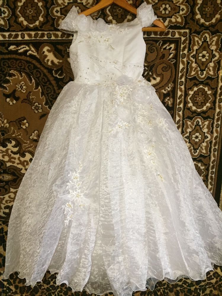 Плаття для діачинки 300 грн