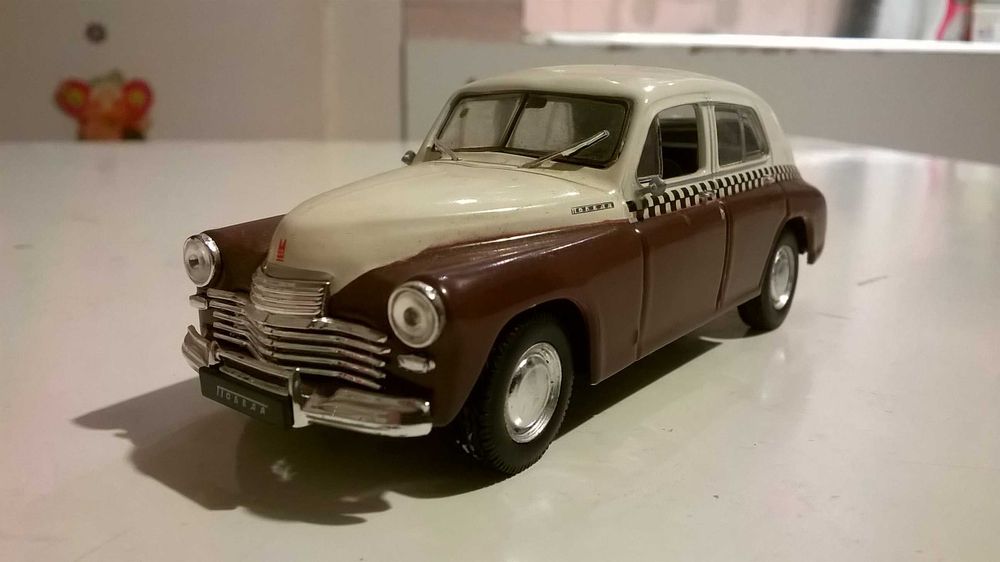 GAZ M20 POBEDA model w wersji GARBUS; skala 1:34; model metal.-plastik
