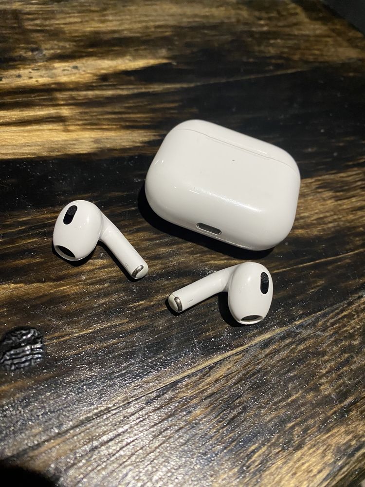 AirPods 3 серії