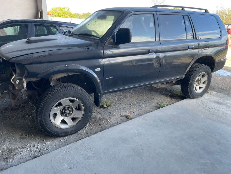 Mitsubishi pajero, silnik uszkodzony, auto kompletne, anglik