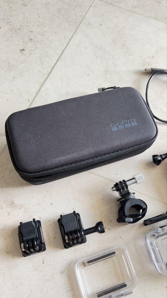 Go Pro 9 Black com acessorios e caixa estanque