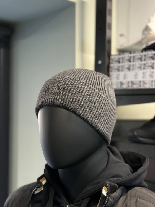 Чоловіча брендова шапка