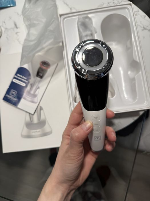 EMS та RF ліфтинг апарат для обличчя з LED світлом