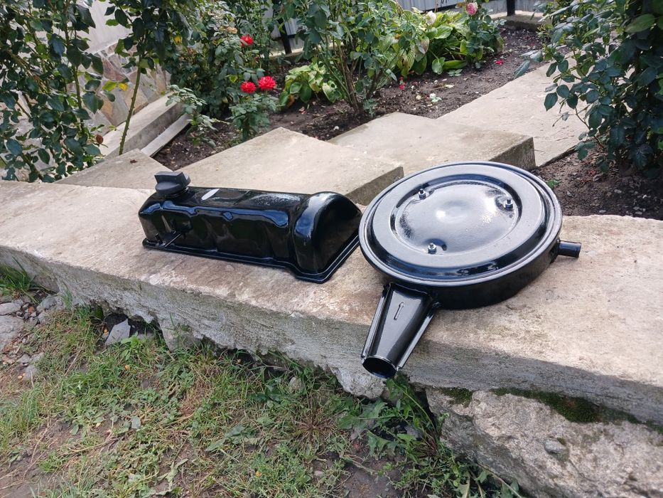 Корпус повітряного фільтра ВАЗ 2103 та клапанна кришка