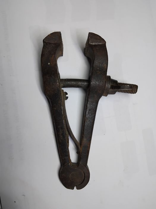 Слюсарні лещата. Тиски струпцина ссср.