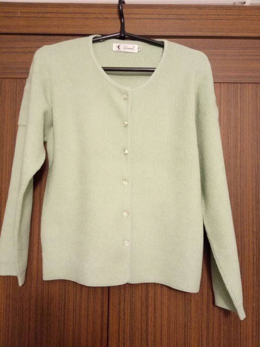 Zielony, oliwkowy sweterek