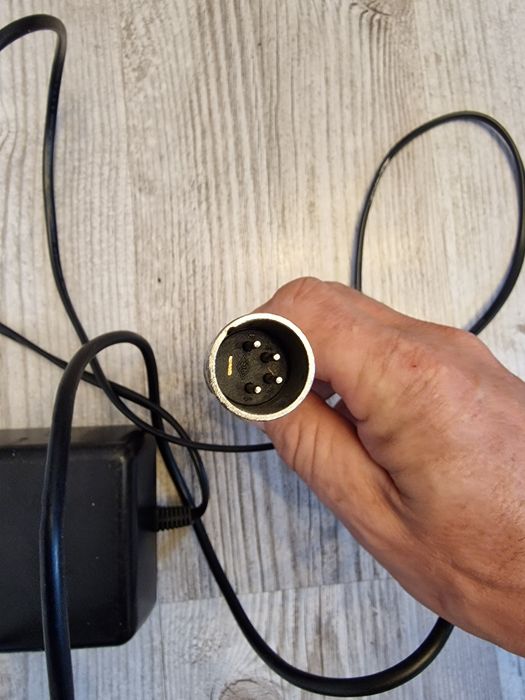 Ładowarka do roweru elektrycznego Giant