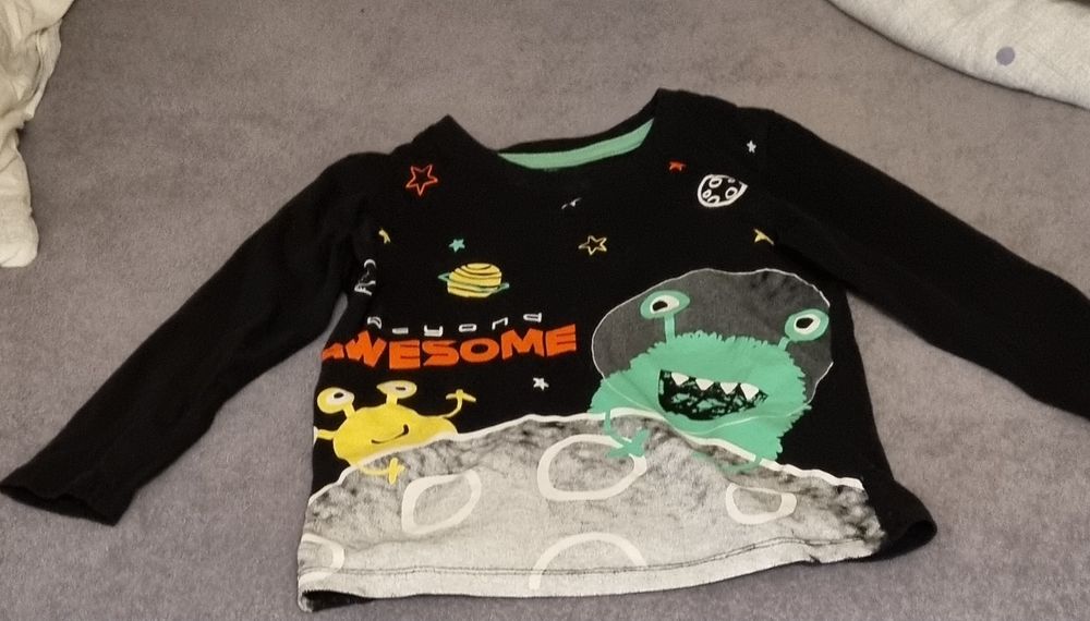 Sprzedam koszulkę chłopięcą na długi rękaw.Możliwa wysyłka.