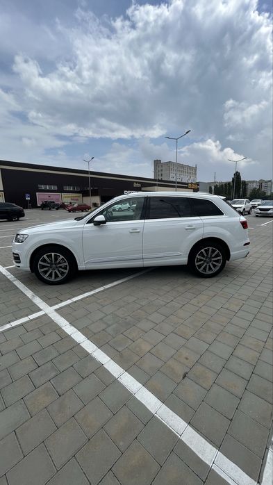Продам Audi Q7 4 M