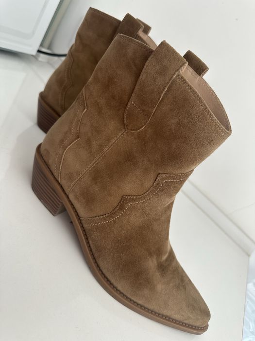 Замшевые ботинки казаки