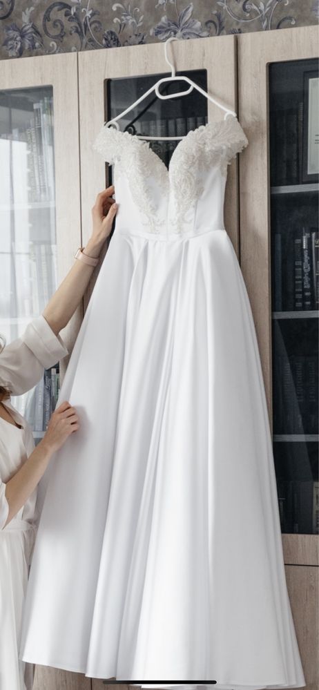 Атласна Весільна сукня