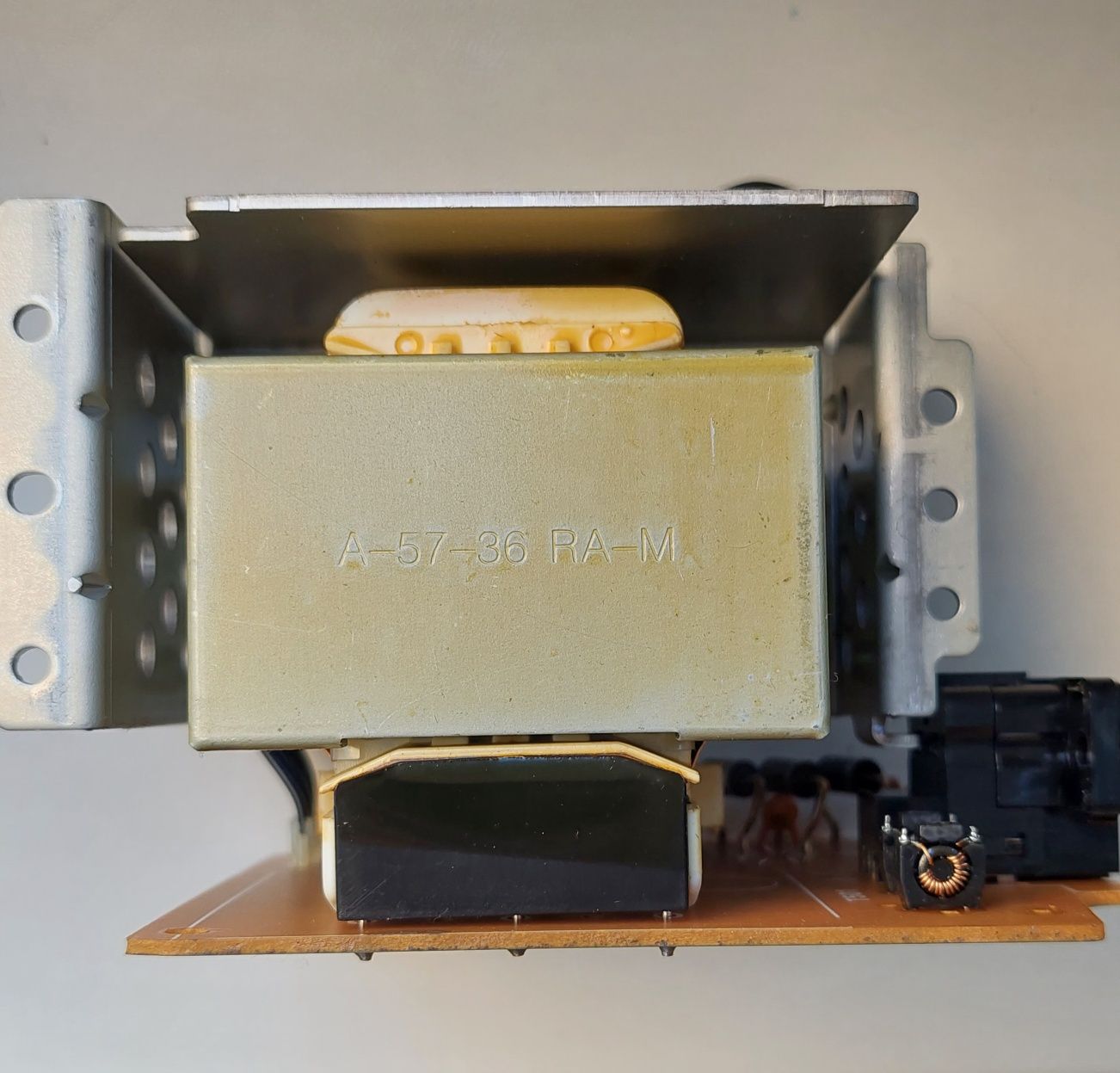 Блок питания магнитолы Panasonic RX-es25 220v . Трансформатор на 12v,
