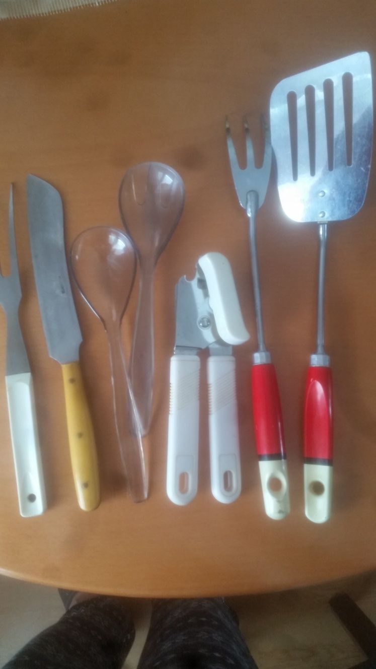Rozne przybory i narzędzia kuchenne