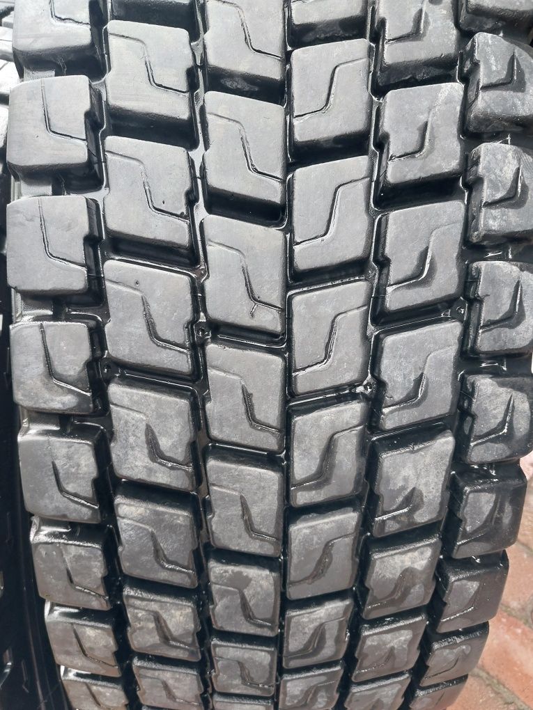 Kpl opon michelin 285x70x19.5. . F.v.