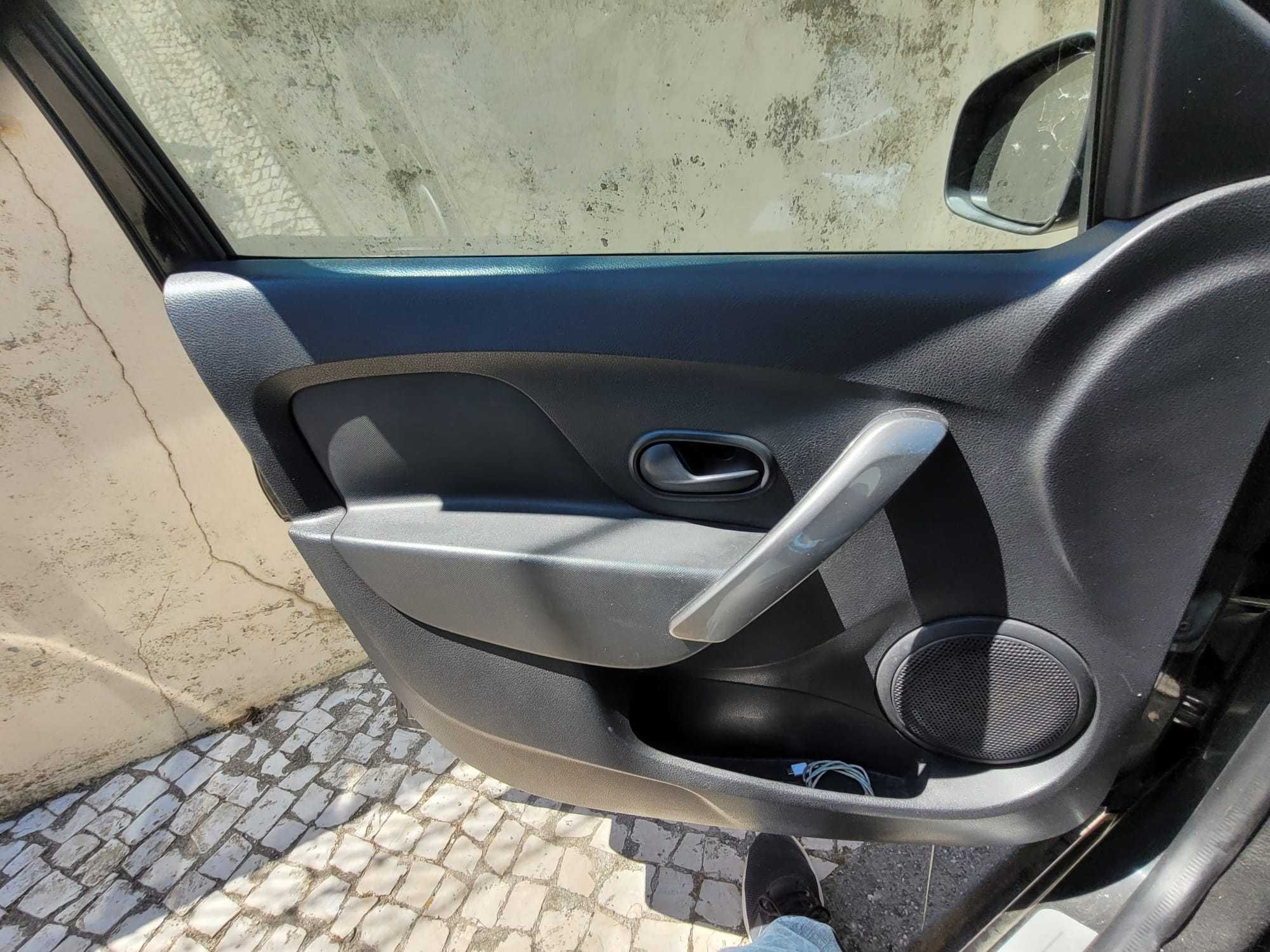 Dacia automóvel de 5 lugares