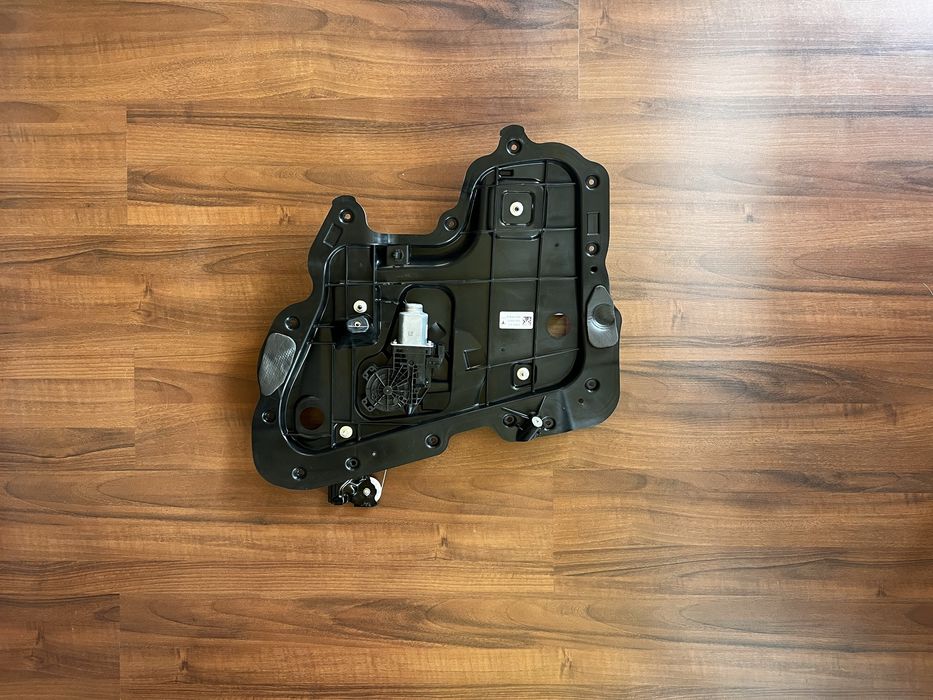 Tesla model 3 склопідіймач в зборі 1096623-06-F