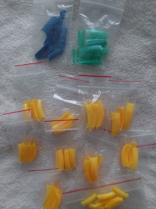 Kolorowe tipsy z kieszonką