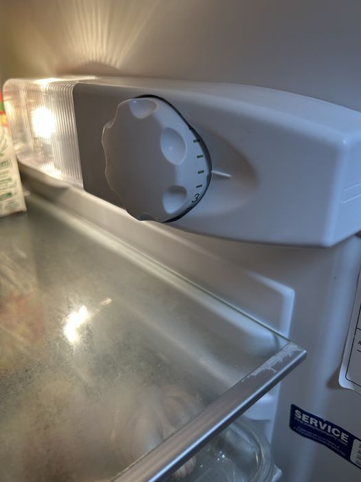 Vendo frigurifico Hotpoint Ariston.( na compra do frigurifico ofereco