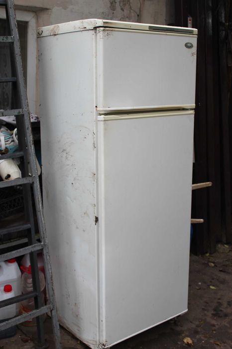 продам на запчасти холодильники атлант и индезит