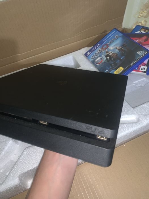 Продам 2 пс 4 слим ps4 slim одна на 1T виорая на 500gb